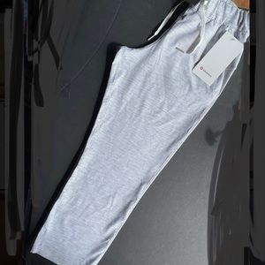 Lululemon On the Fly Crop 23’ pants